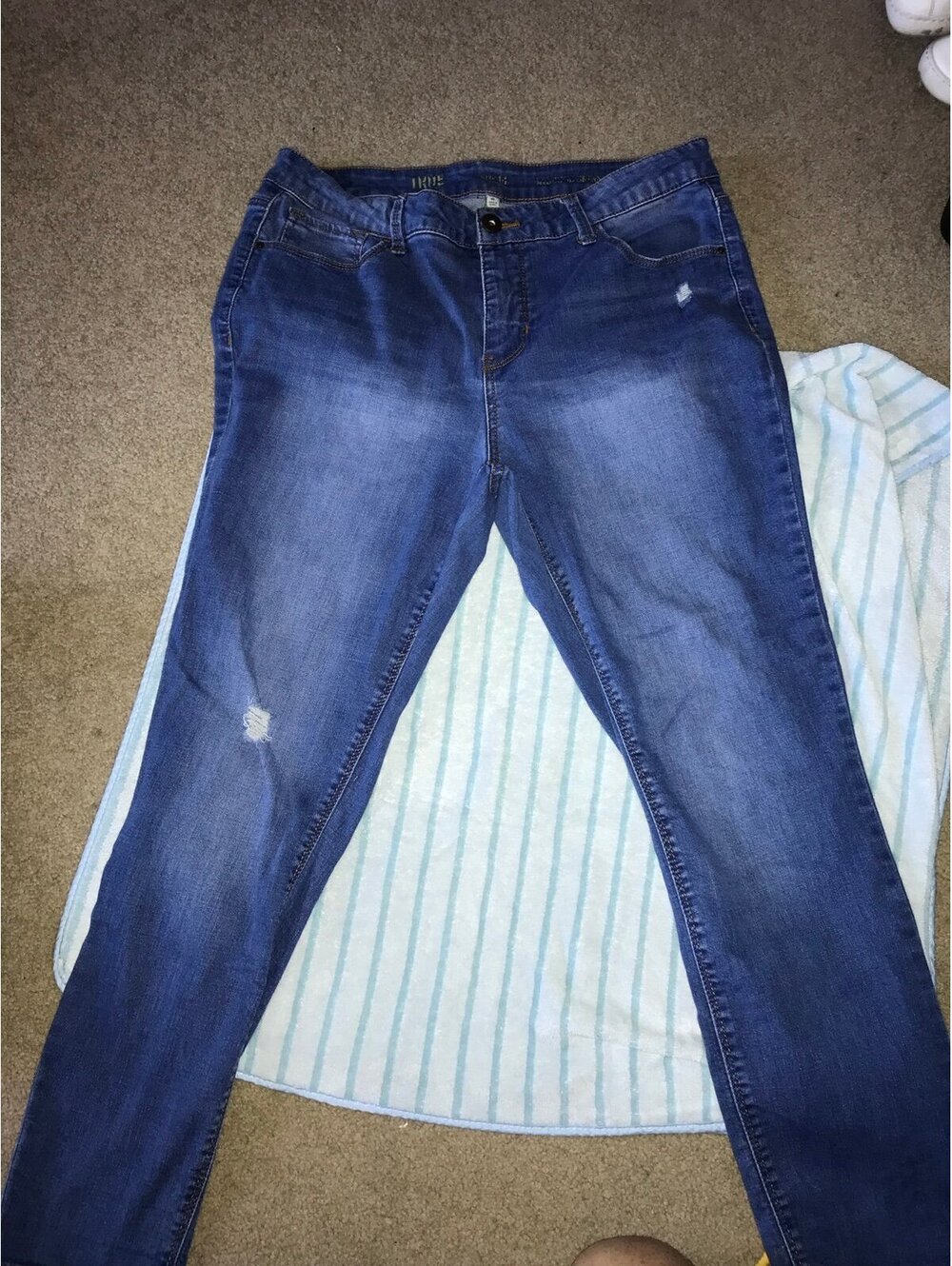 True Craft Women’s Size 14 Mid Rise Bootcut Jeans Medium Wash Distressed